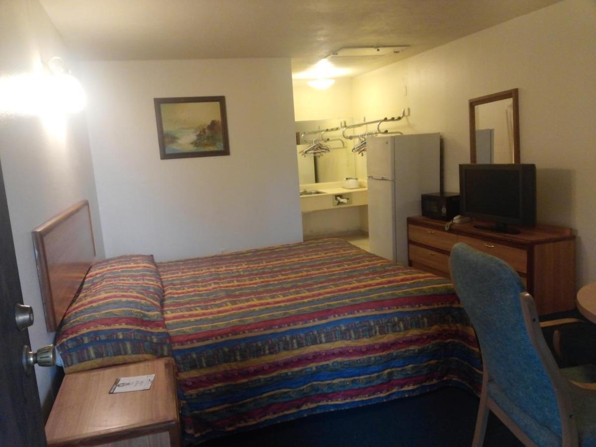 Evergreen Inn Covina Bagian luar foto